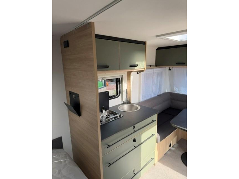 Caravelair Sport Line 455 Frans bed - Ruime rondzit  foto: 14
