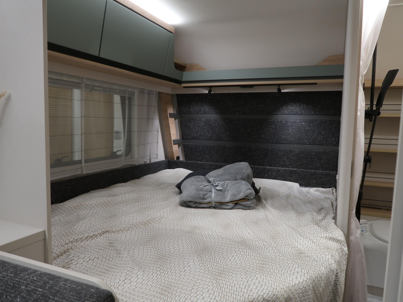 Dethleffs Camper 560 FMK STAPELBED EN RONDZIT!  foto: 8