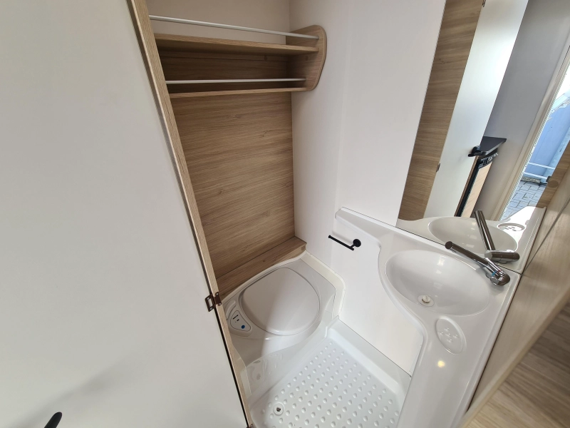 Sterckeman Easy 420 CP Voortent!  foto: 13