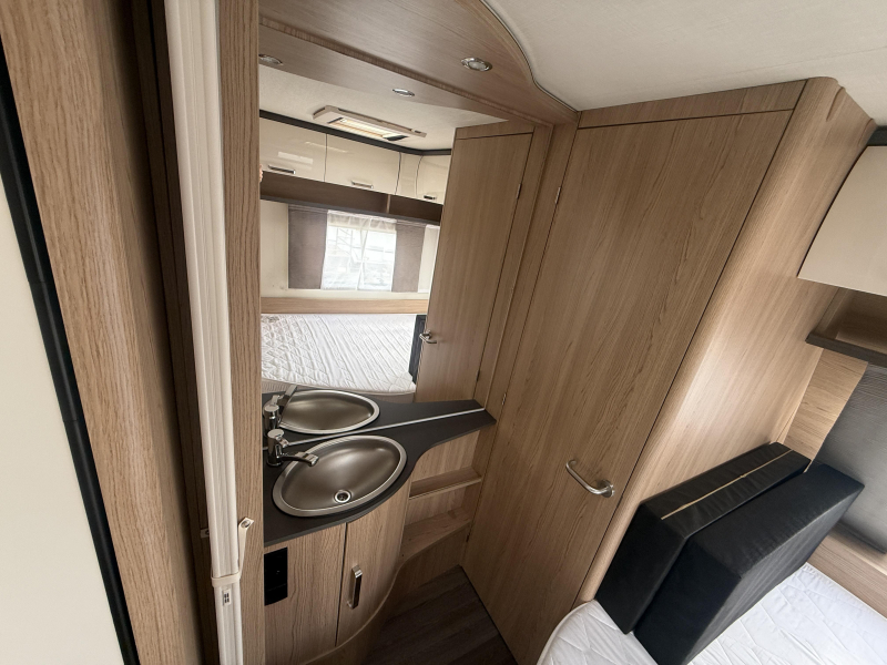 Bürstner Averso Plus 500 TS VOORTENT/HEFBED/6PERSOONS  foto: 9