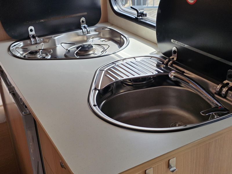 Adria Altea 390 PS 4 persoons VOORTENT 2010  foto: 5