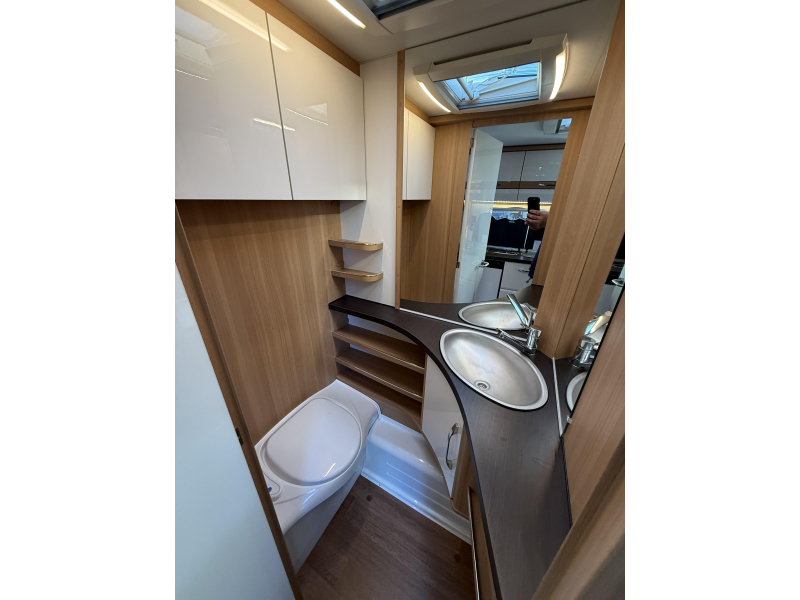 LMC Musica 490 E 2 BEDDEN RONDZITMOVER TOP  foto: 17
