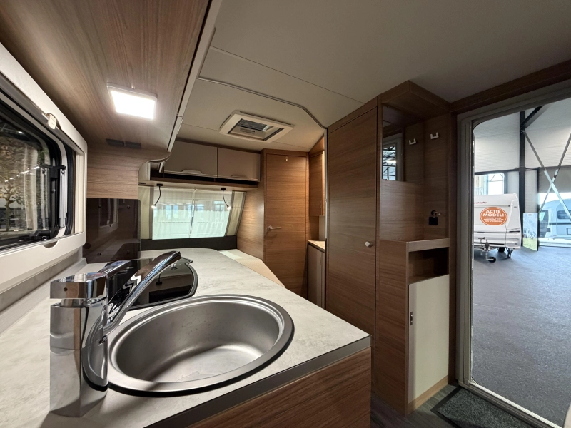 Knaus Sport 450 FU voortent opblaasbaar - FD  foto: 11