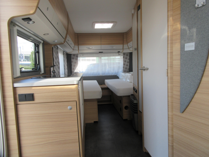 Dethleffs Nomad Avantgarde 510 LE ALS NIEUW! HOGE KOELKAST.  foto: 2