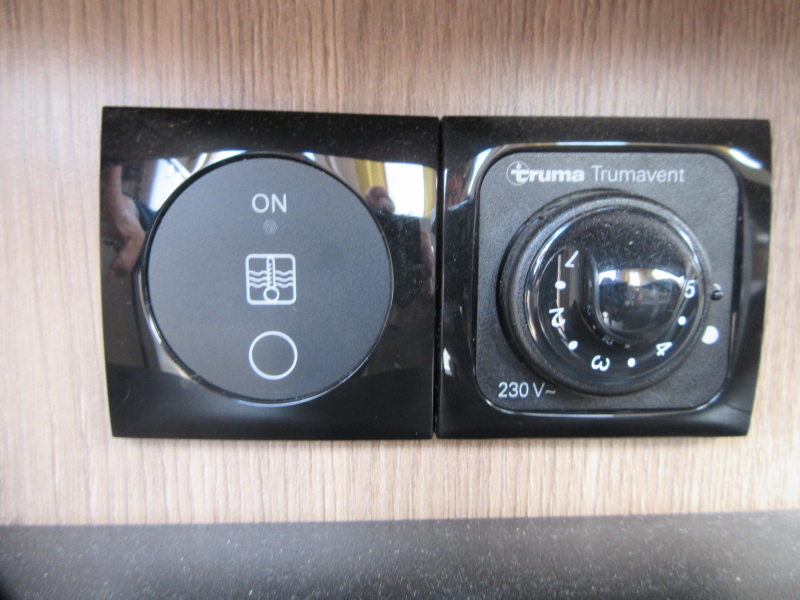 Dethleffs C'Joy Active 460 LE MET MOVER EN VOORTENT  foto: 14