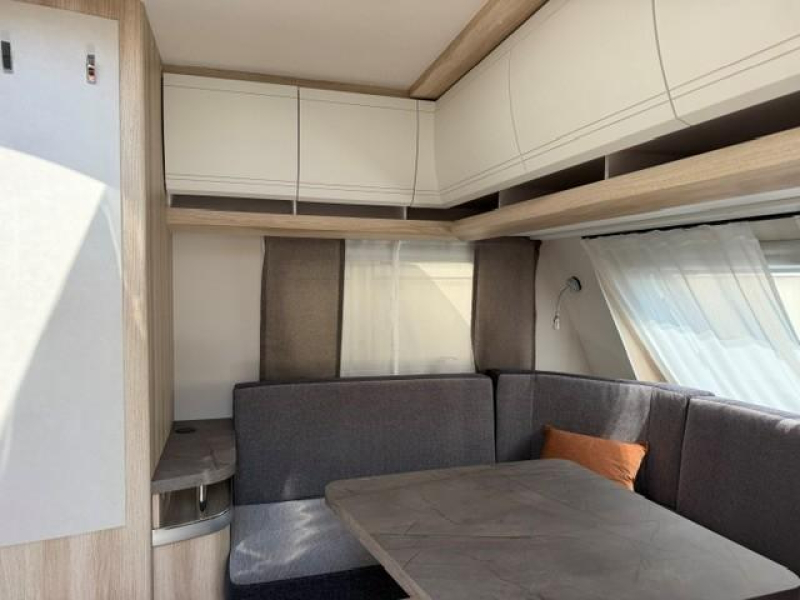 Hobby De Luxe 460 LU 1500 kg 