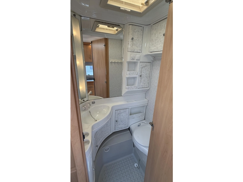 Hobby De luxe Easy 450 UF dwars bed rondzit toilet  foto: 5