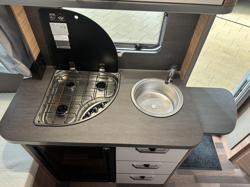 Weinsberg CaraOne Edition HOT 390 QD voortent | ex-verhuur  foto: 11