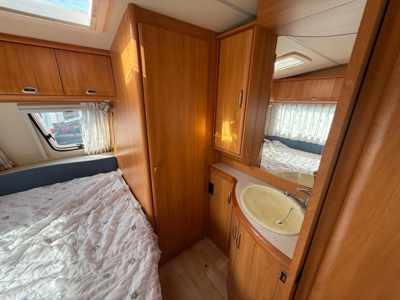 Hobby De luxe Easy 500 KMFE 6 pers, Luifel met wanden  foto: 9