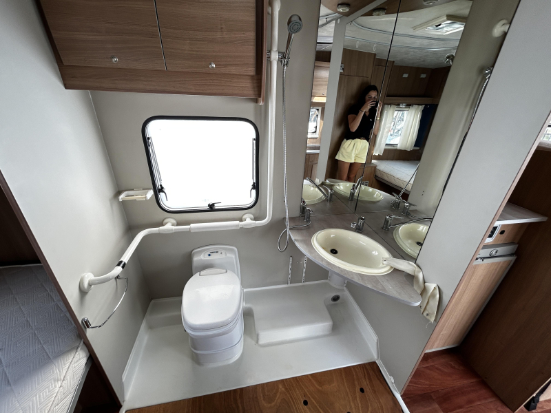 Elnagh M200 CPT Rolstoel-camper met lift  foto: 16