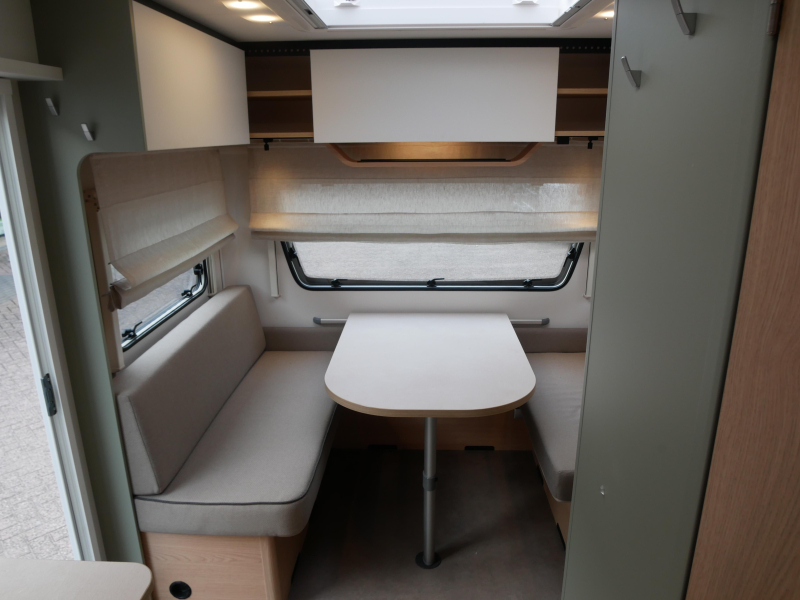 LMC Style 450 D Mover, voortent  foto: 4