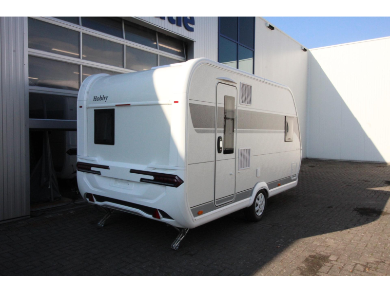 Hobby De Luxe 400 SFE Frans bed & hoge koelkast 