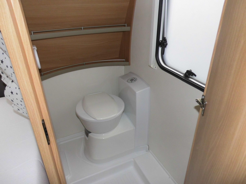 Knaus Sudwind 450 FU Mover en cassetteluifel!  foto: 7