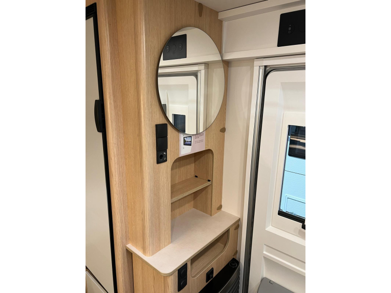 LMC Style 440 D DEMO 2027 Fransbed  foto: 10