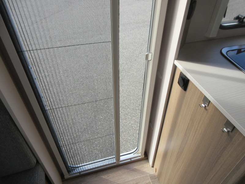 Dethleffs C'Joy Active 460 LE MET MOVER EN VOORTENT  foto: 18