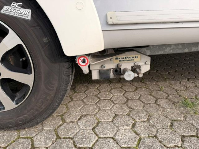 Bürstner Averso 390 TS FRANS BED MOVER AIRCO LF foto: 2