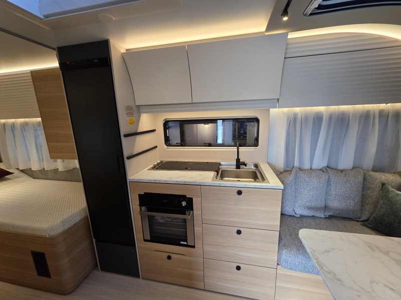 Adria Adora 572 UT Alde verwarming  foto: 8