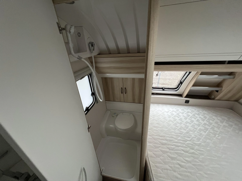Hobby De Luxe 460 UFE Thule Luifel, Reich Mover  foto: 11