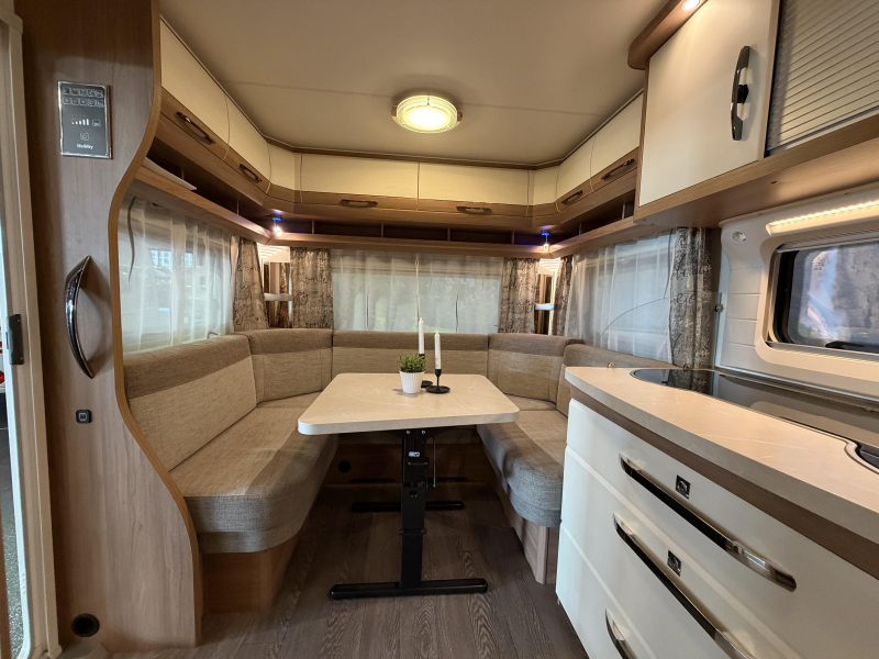 Hobby De Luxe 460 UFE Mover / Cassetteluifel  foto: 14