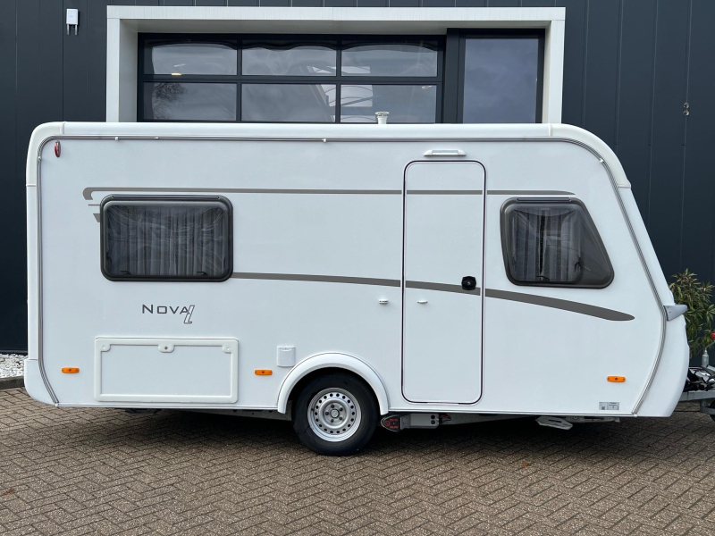 Eriba Nova Light 465 fransbed mover, luifel  foto: 3