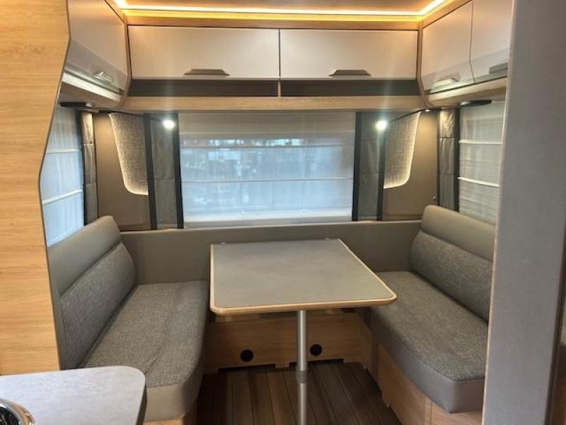 Knaus Sudwind Black Selection 460 EU 