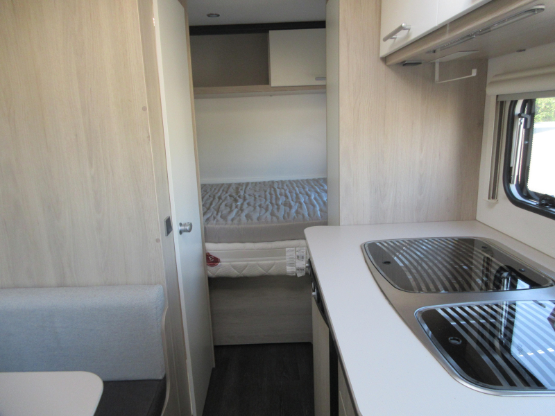 Caravelair Alba Family 426 MET DOREMA VOORTENT 