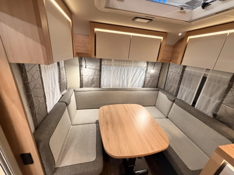 Knaus Sport 450 FU 1800 KG + Fransbed 