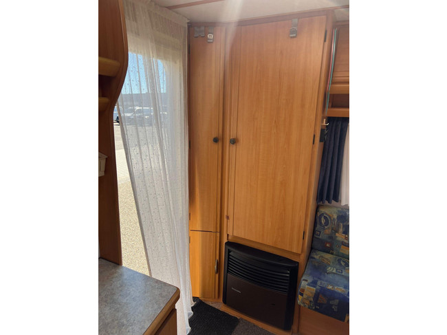 LMC 450 | Fietsenrek | Half Automatische Mover | Dinette | Voortent | Kachel foto: 10