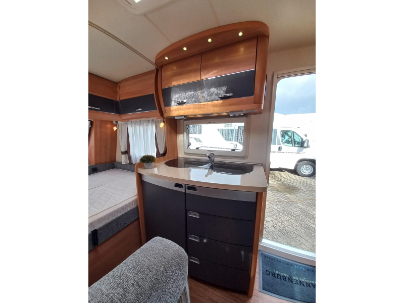 Hobby De Luxe 400 SF voortent-fietsendrager  foto: 9