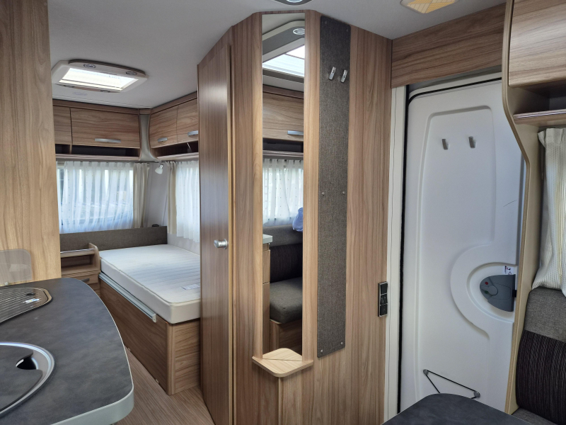 Eriba Nova Light 470 Enkele bedden - Luifel  foto: 16