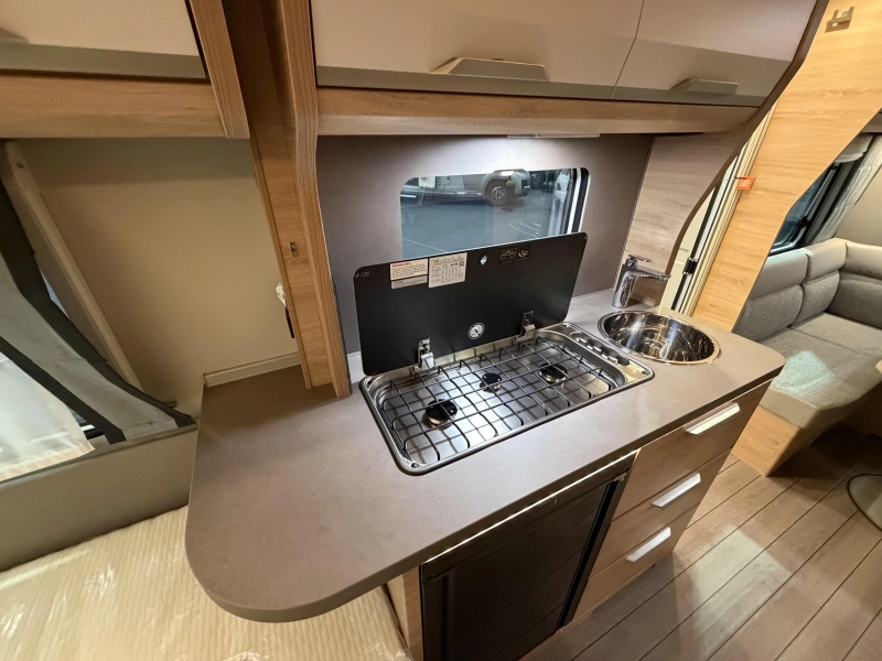 Knaus Sudwind Black Selection 500 EU enkele bedden / rondzit  foto: 8