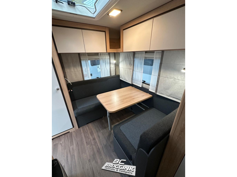 Knaus Sport 420 QD Dwars Bed 210 CM LANG! 