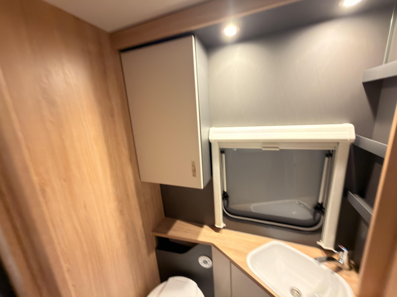 Knaus Sport 500 EU 1800 + Enkele Bedden  foto: 9