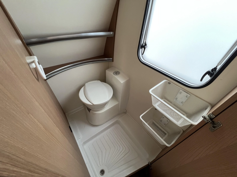 Knaus Sport 450 FU Mover, Fiamma Zakluifel,  foto: 13