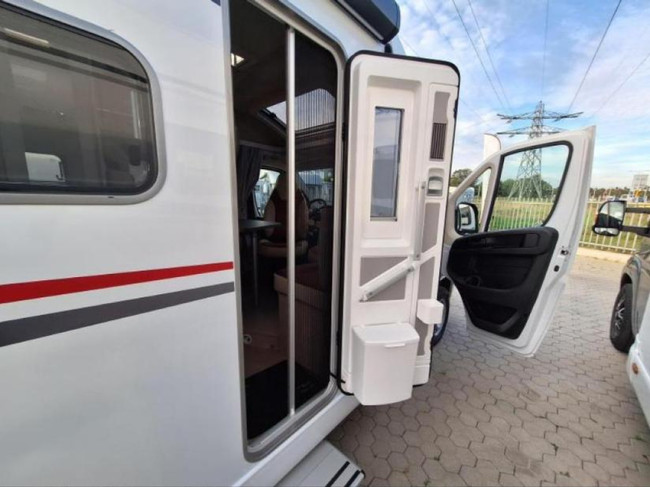 Bürstner Nexxo Van T 690 G LENGTE BEDDEN + BEARLOCK foto: 5
