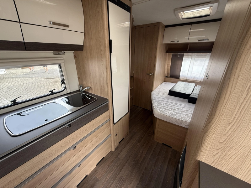 Bürstner Averso Plus 500 TS VOORTENT/HEFBED/6PERSOONS  foto: 4