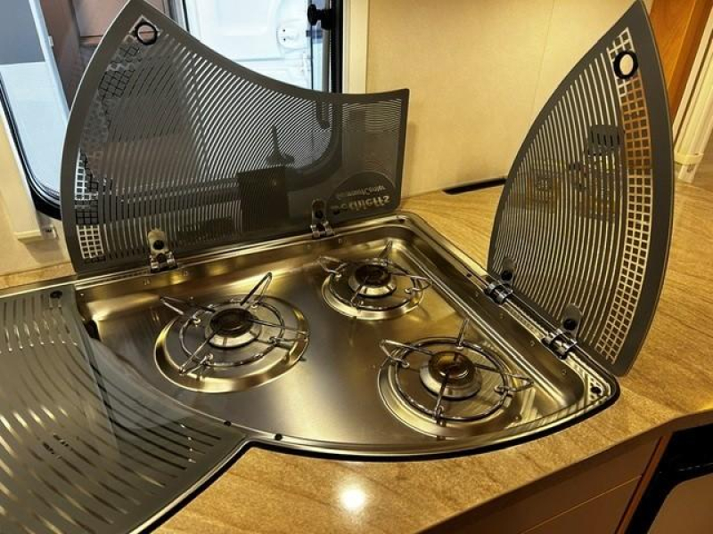 Dethleffs Camper 470 FR mover, fietsendrager  foto: 5