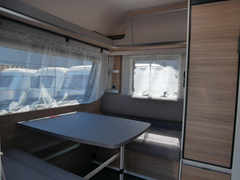 Dethleffs Nomad 460 EL GRATIS MOVER en AIRCO 