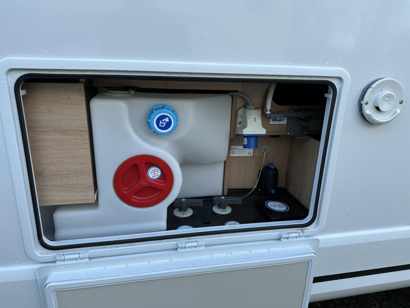 Knaus L!ve Wave 650 MF AUTOMAAT + HEFBED  foto: 6