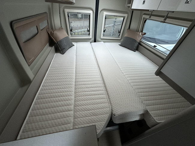 Bürstner Delfin C 621 LENGTE BEDDEN + TREKHAAK foto: 9