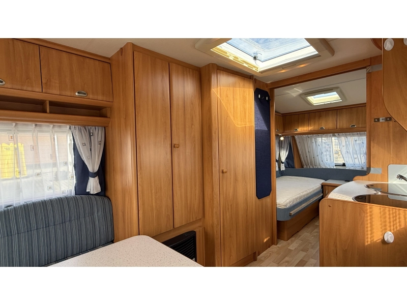 Hobby De luxe Easy 495 UL enkele bedden rondzit  foto: 3