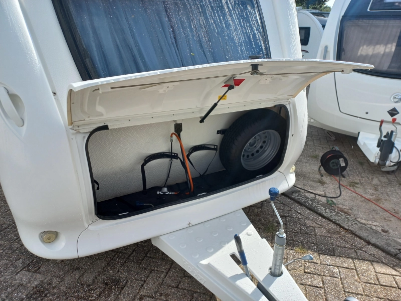 Hobby De Luxe 400 SF voortent-fietsendrager  foto: 3