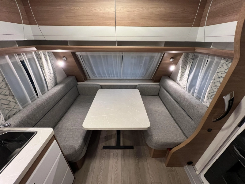 Hobby De Luxe 495 WFB Bouwjaar 2023, Mover  foto: 3