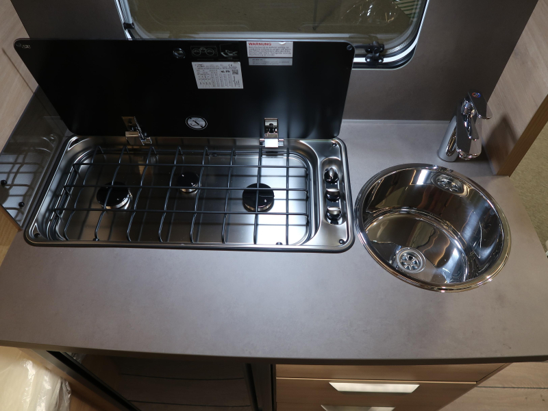 Knaus Sudwind Black Selection 460 EU ENKELE BEDDEN  foto: 10