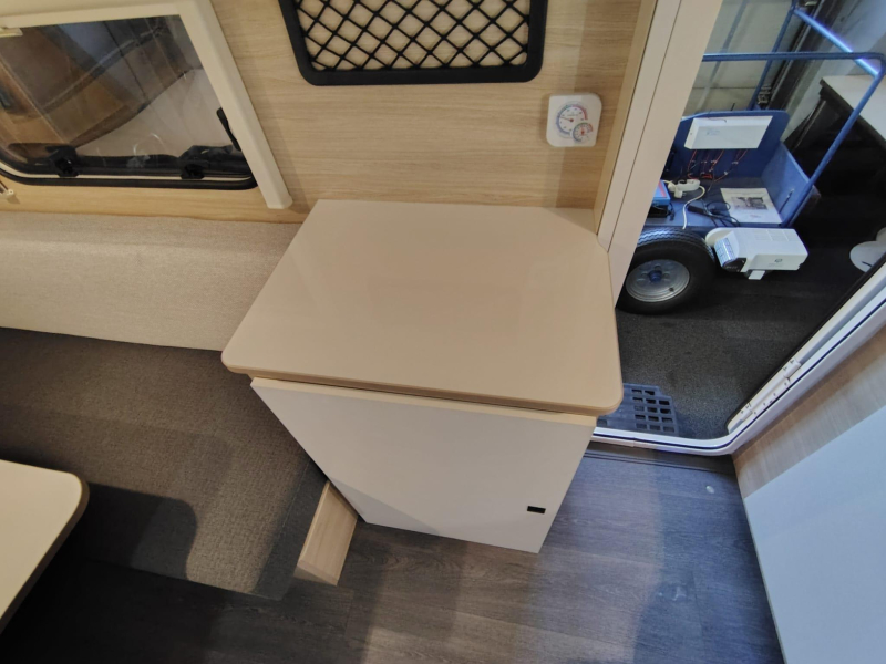 Trigano Mini Freestyle 290 nieuwstaat, mover, luifel  foto: 11