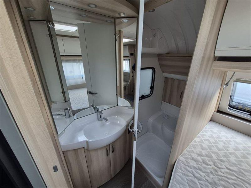 Hobby De Luxe 460 UFE  foto: 8