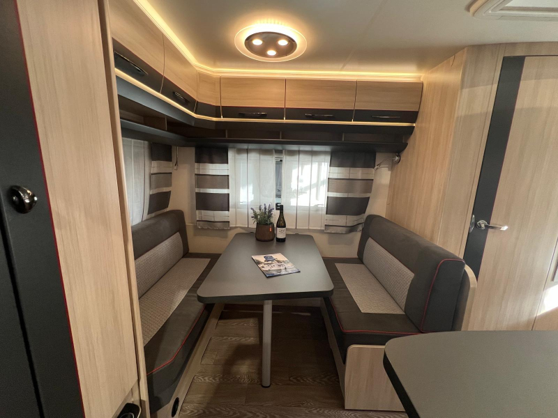 Hobby De Luxe Edition Silver 440 SF Mover, Fietsenrek, Luifel  foto: 11