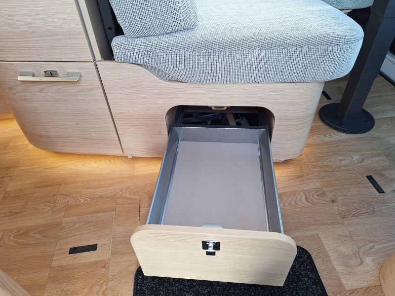 Hymer BMC-T WhiteLine 600 LEVEL-AIRCO-ZON-1E EIGE  foto: 8