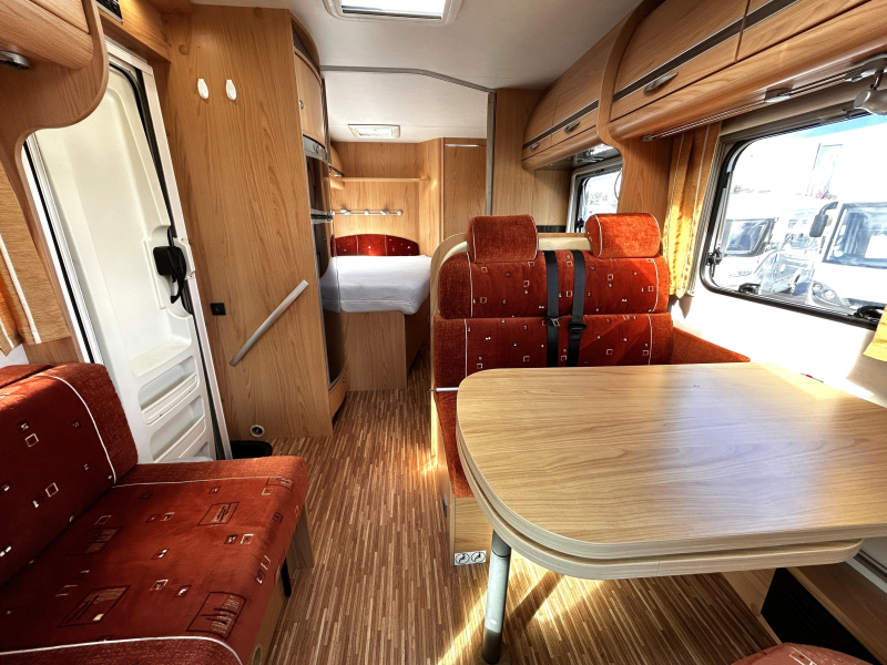 Bürstner Solano 710 T vastbed/badkamer-achterin  foto: 6