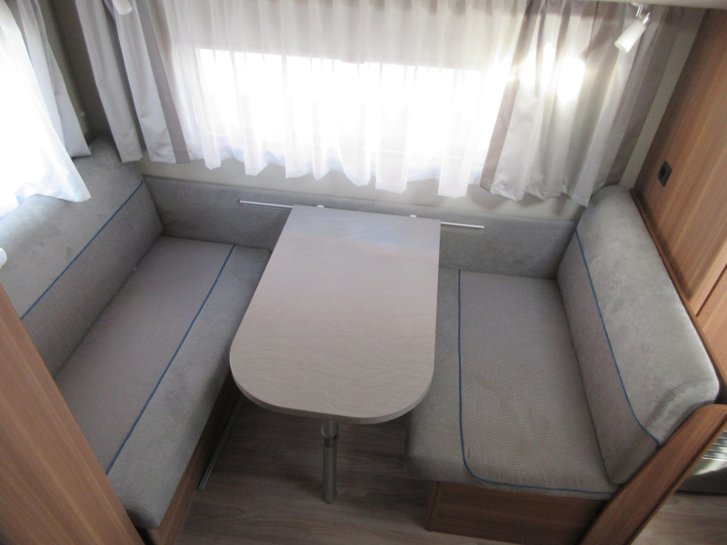 Weinsberg CaraOne Edition HOT 390 MET VOORTENT  foto: 9